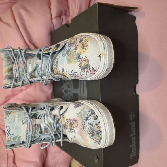Timberland Floral High-Top Boots - Picture 6 of 6